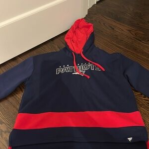 Patriots sweatshirt size medium